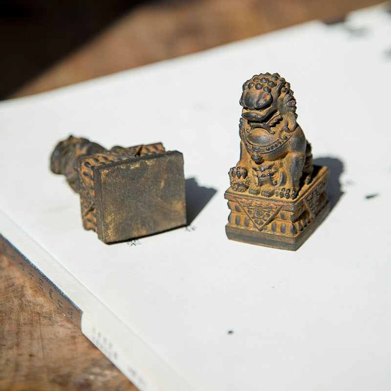Tea Table Guardian Stone Lion - 8.5 cm - Lioness - Classic Stone