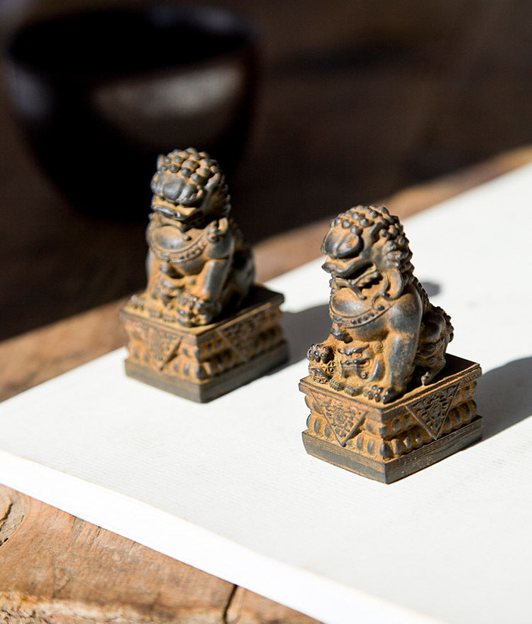 Tea Table Guardian Stone Lion - 8.5 cm - Lioness - Natural Rust