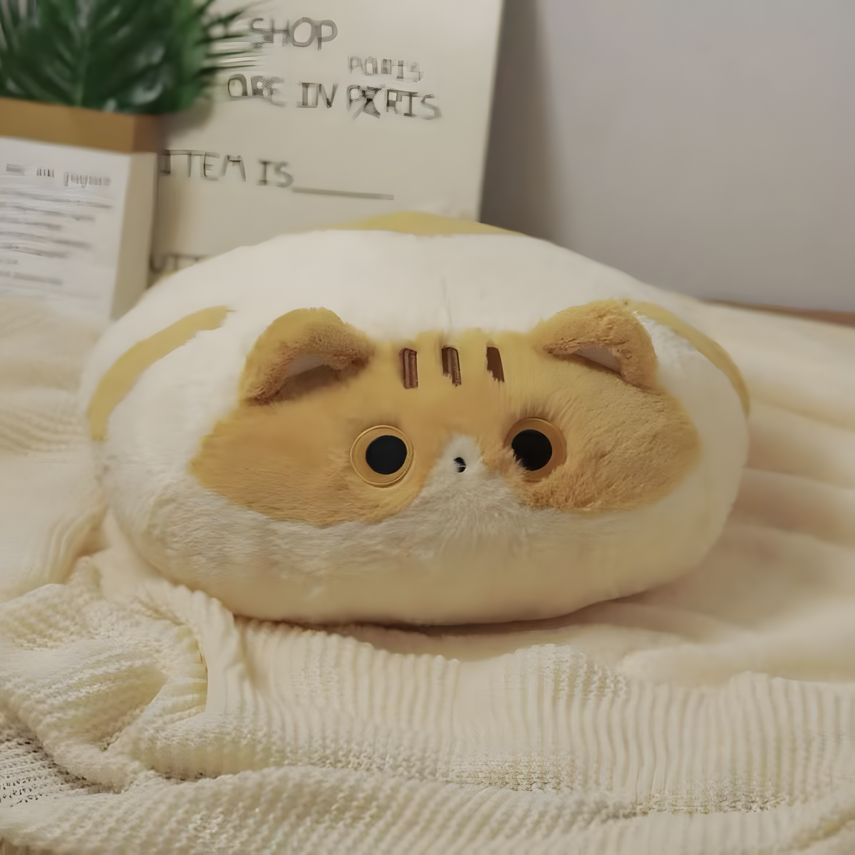 Pet -Cute cat-shaped cushion